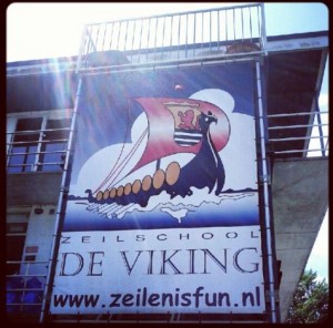 Zeeland Segelschule Versemeer Zeilschool De Viking Erfahrungsbericht Test Logo Banner